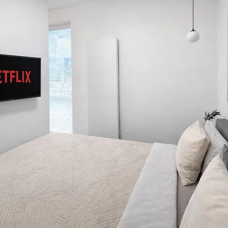 Garden Wola - Ogrodek & Hamak, Smart Tv I Wi-fi, Guminska 1 Apartment *